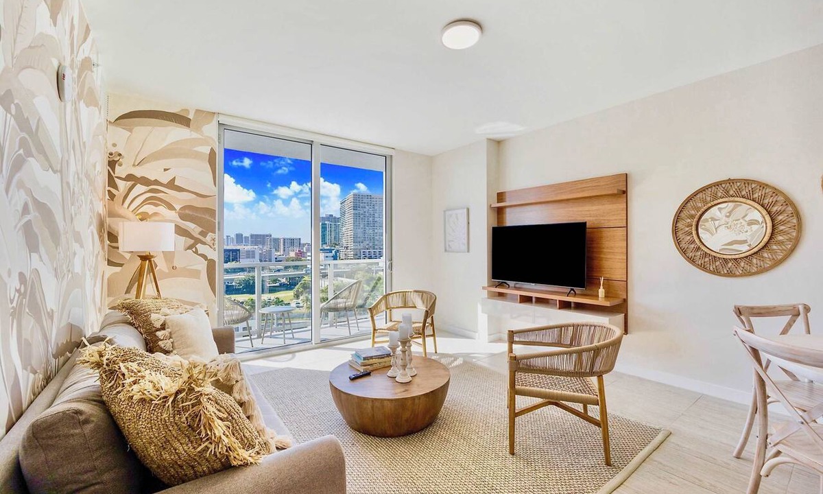 Northeast Miami Condo | One Bedroom Condo King Bed With City Views