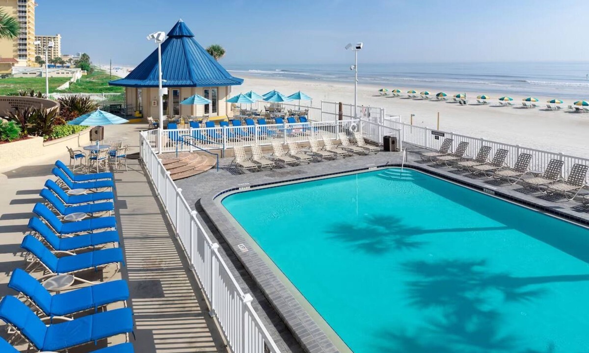 Daytona Beach Hotel | One Suite w/Balcony | Outdoor Pool Access | Tiki Bar | Free Parking