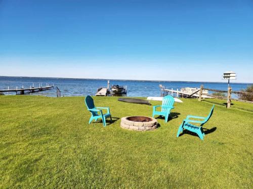 Bridgeport House | Oneida Lakeside Retreat