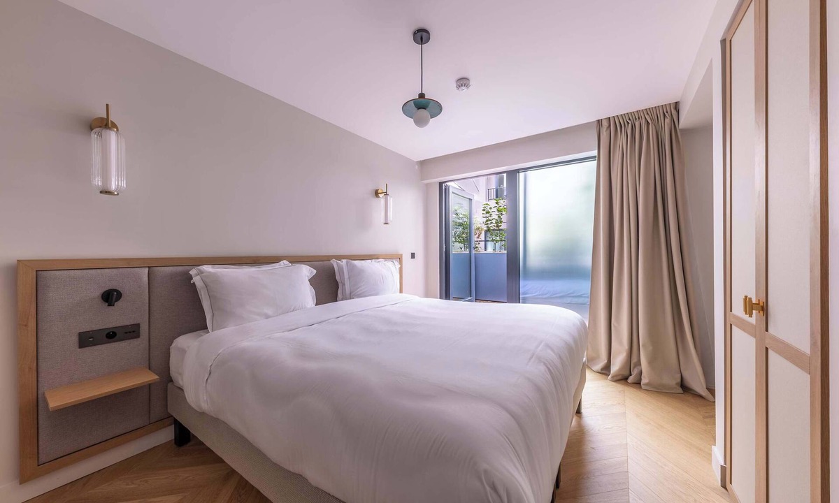 Chaussee-d'Antin Apartment | Opera -3 Bedroom/2 living rooms connecting apt.