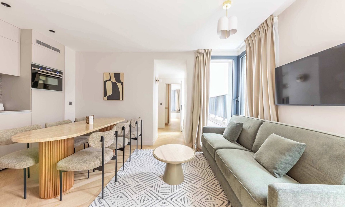 Chaussee-d'Antin Apartment | Opera - Two Bedroom Balcony