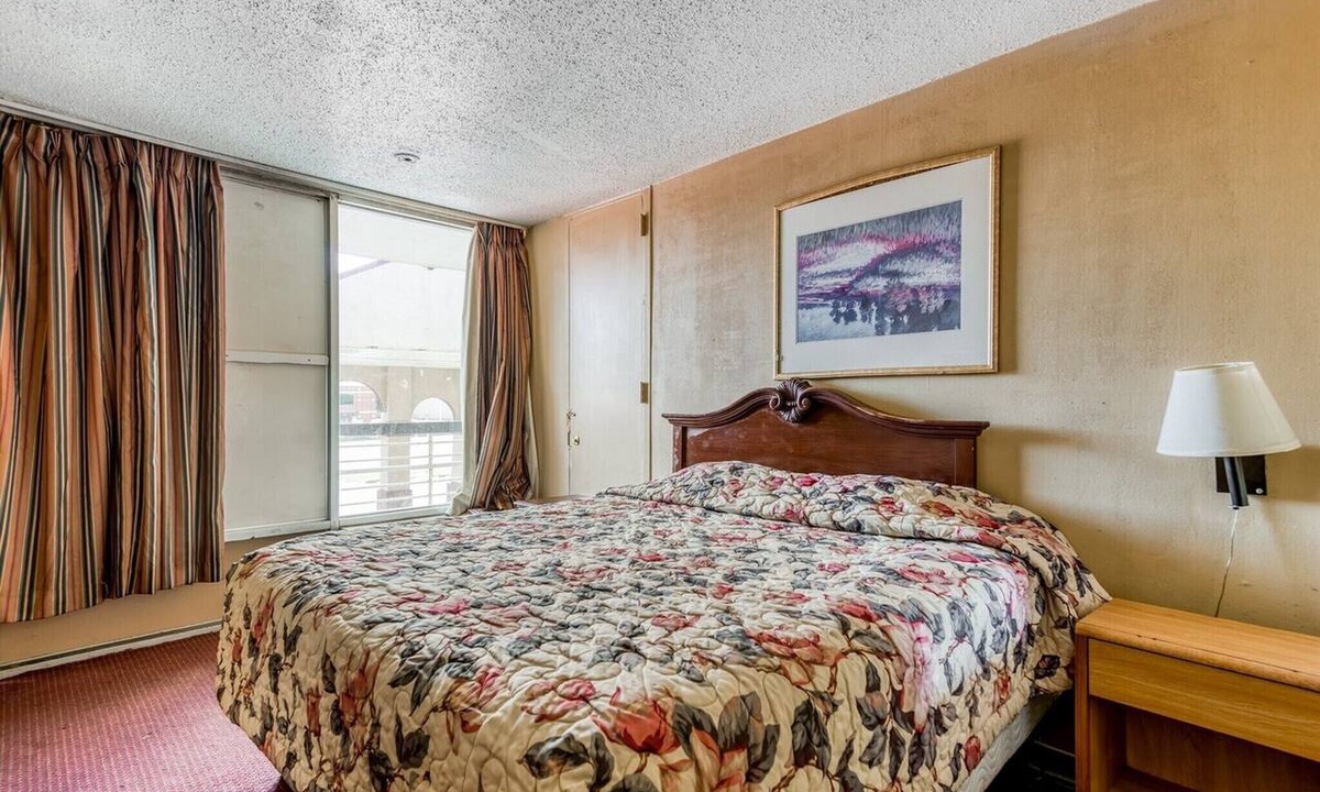 Tougaloo Hotel | OYO Hotel Jackson North I-55| King Bed