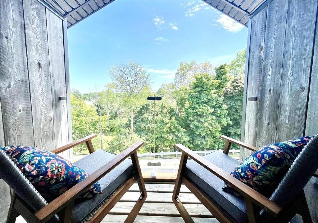 Meaford Apartment | "Paddle" at Hills Meaford, Penthouse 3rd Floor Suite w Deck & Balcony