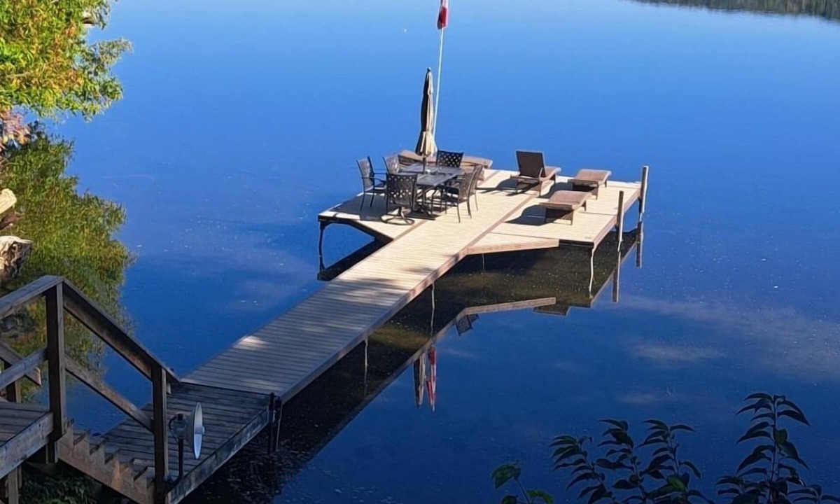 Armour Cottage | Paradise Cove Lakefront Cottage