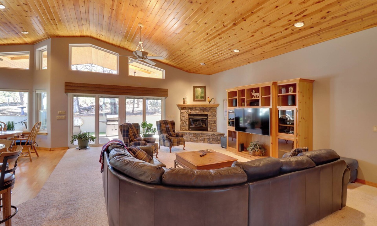 Sierra Pines Cottage | Patio & Forest View: Peaceful Show Low Home