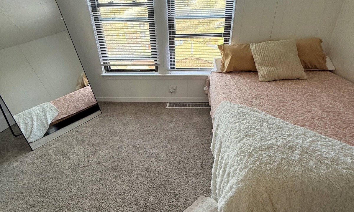 South Hills Apartment | Peaceful 1-bedroom apartment in charming Pittsburgh for your stay