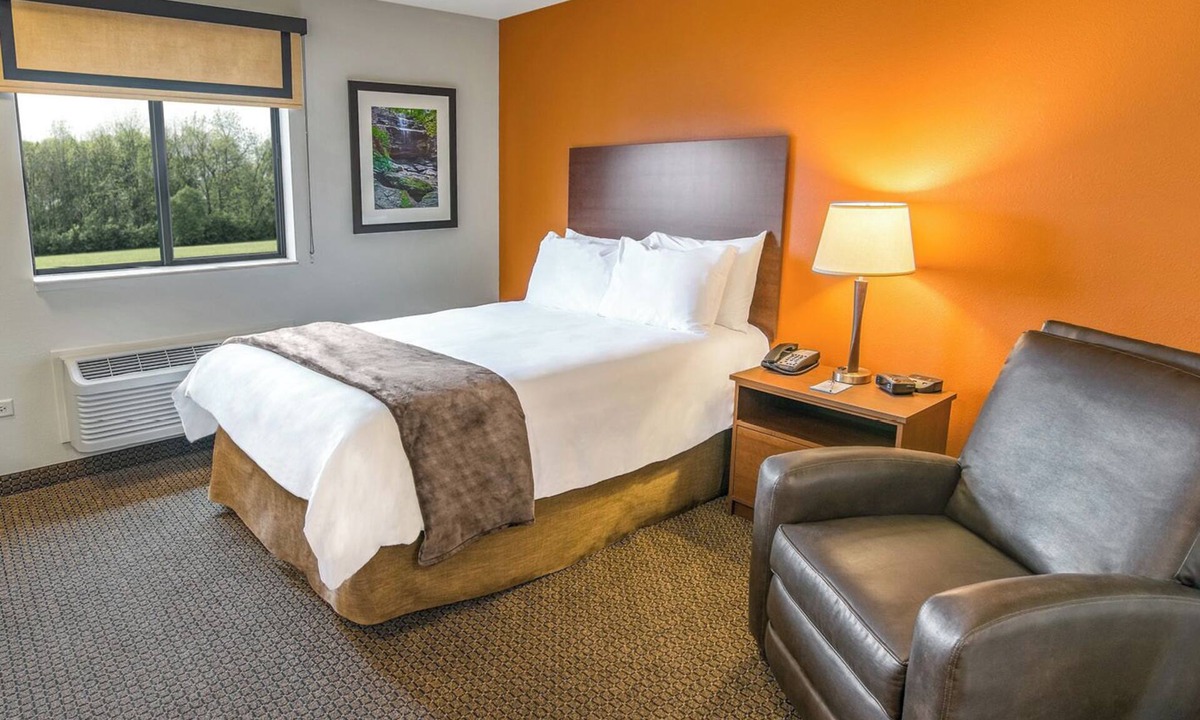 Monaca Hotel | Peaceful Pet-Friendly Stay | Room Near Beaver River Trail
