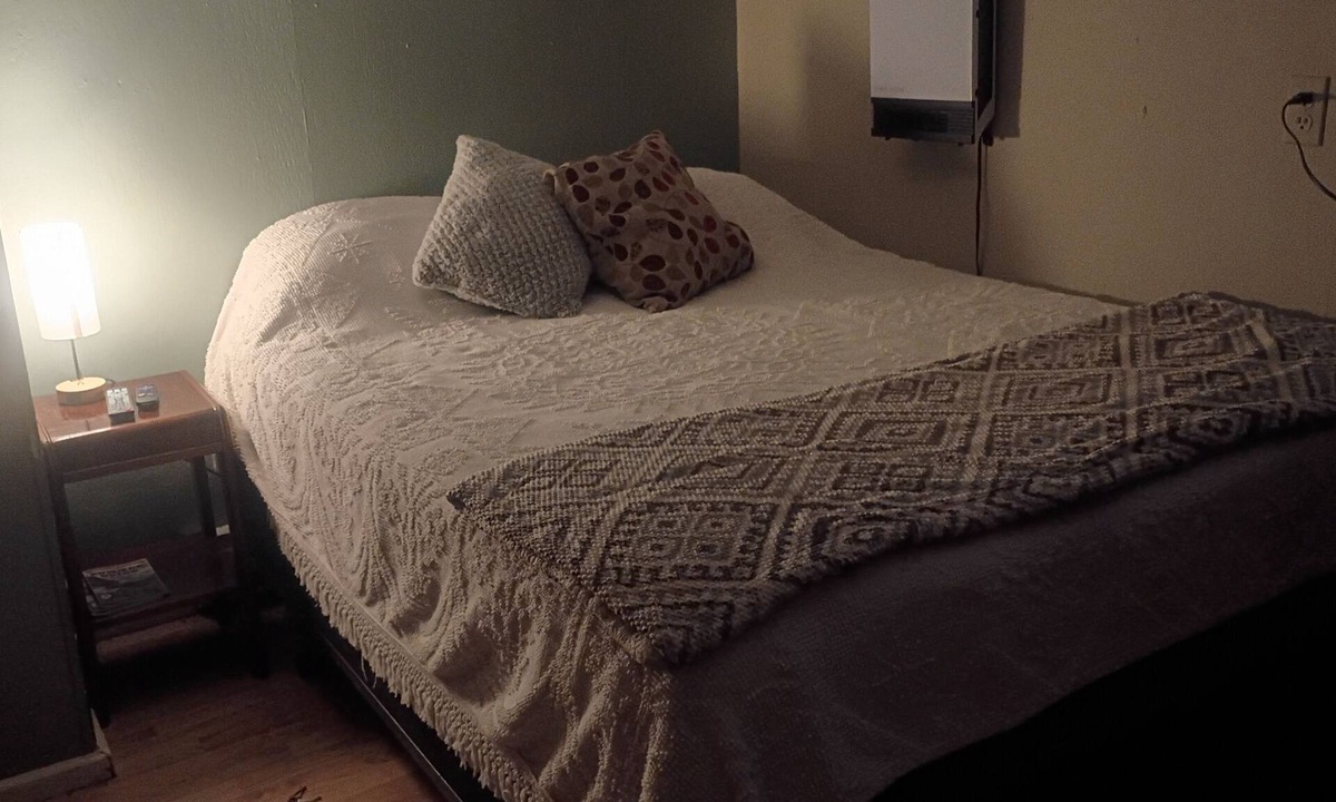 Libby Apartment | peaceful, private downtown studio