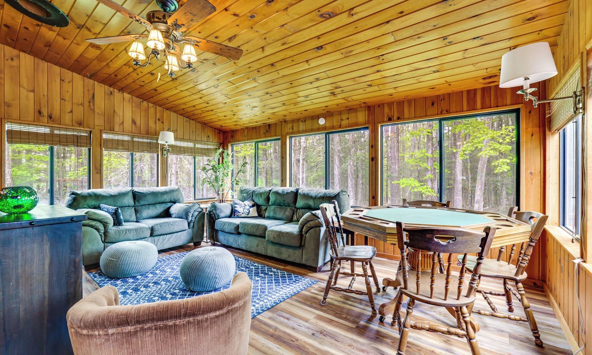 Greentown House | Peaceful Wooded Retreat at Lake Wallenpaupack!