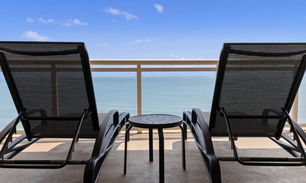 Daytona Beach Condo | Penthouse level 3BD/3.5BA @ Ocean Vistas 1106
