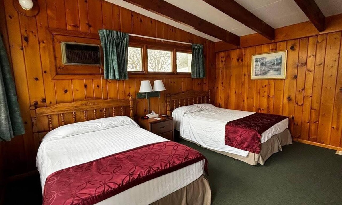 Hamilton Hotel | Perfect 1-bedroom hotel room in beautiful Hamilton - #315 Chenango