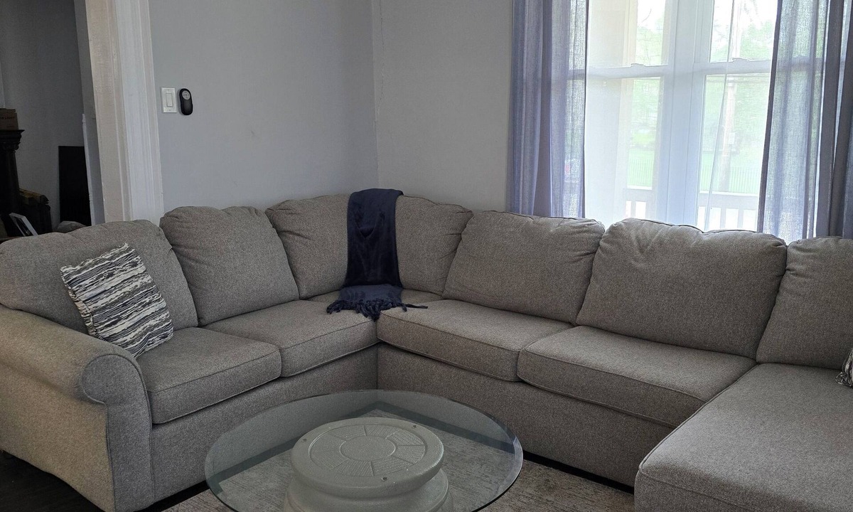Wilkinsburg House | Perfect 5-bedroom house in Pittsburgh for your next getaway