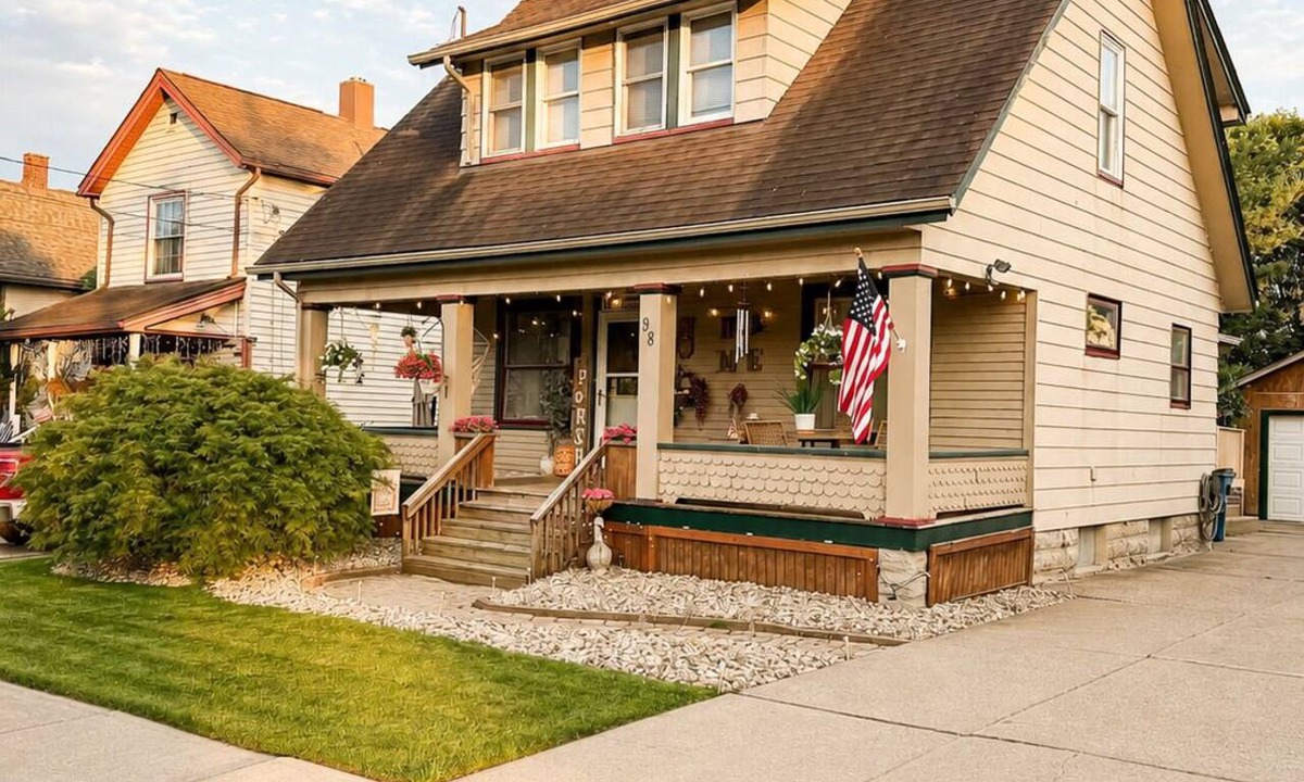 Struthers House | Pet-Friendly 2-Story Home Near Youngstown - Fast WiFi - Quiet Area