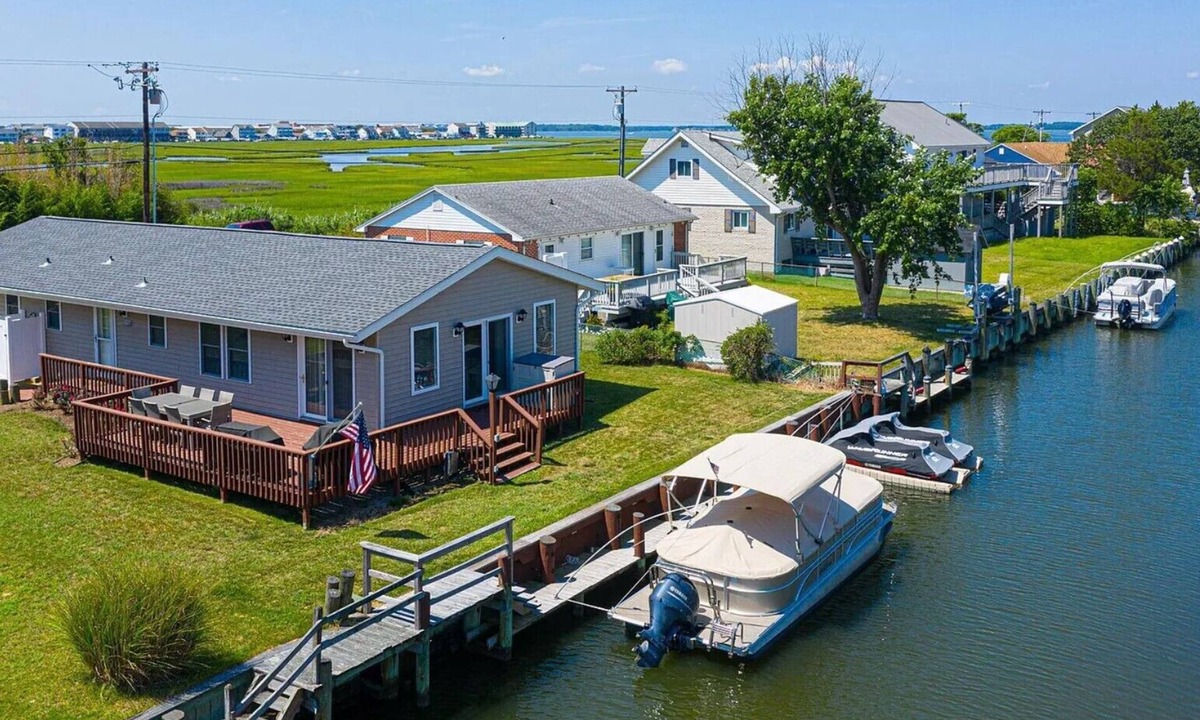 North Ocean City House | Pet Friendly Bayside HotTub Grill Bikes Kayaks