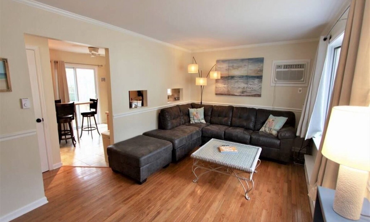 Town Bank House | Pet friendly cottage by the Delaware Bay-Townbank