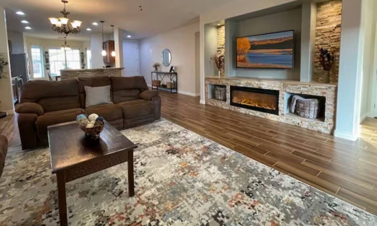 Crossriver House | Pet-Friendly, Cozy Home with Spacious Backyard - Your Perfect Arizona Getaway!