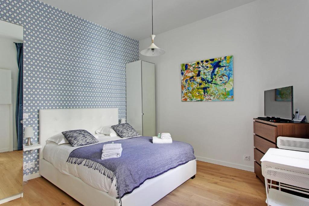 Pigalle Apartment | Pick a Flat's Apartment in Montmartre - Rue des Martyrs studio