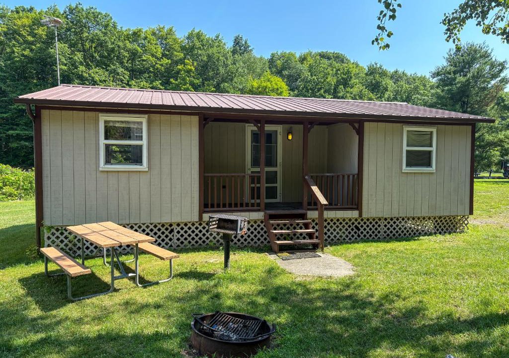 Hammond House | Pine and Paddle Cottage on Black Lake