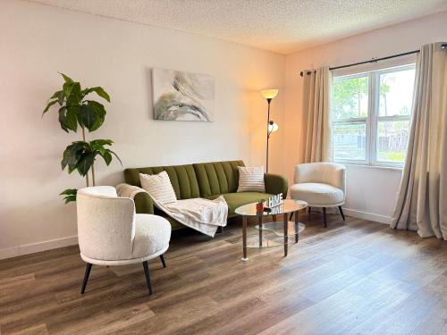 Pinellas Park Apartment | Pinellas Apartment near beach and shopping plazas