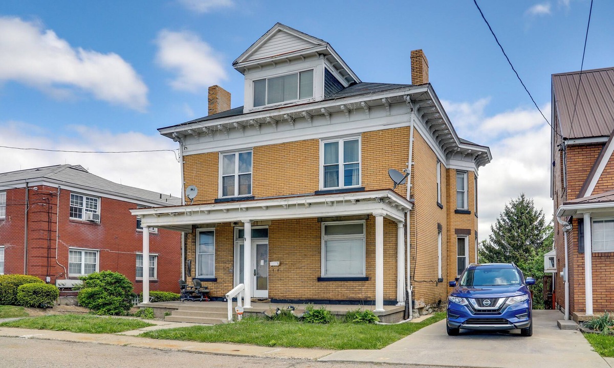 Ross Township Apartment | Pittsburgh Vacation Rental ~ 6 Mi to Downtown!