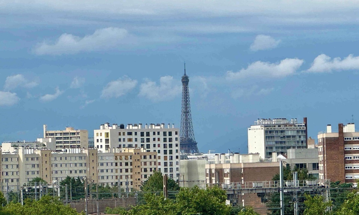 Malakoff Apartment | Pleasant 2P with balcony & Eiffel Tower view