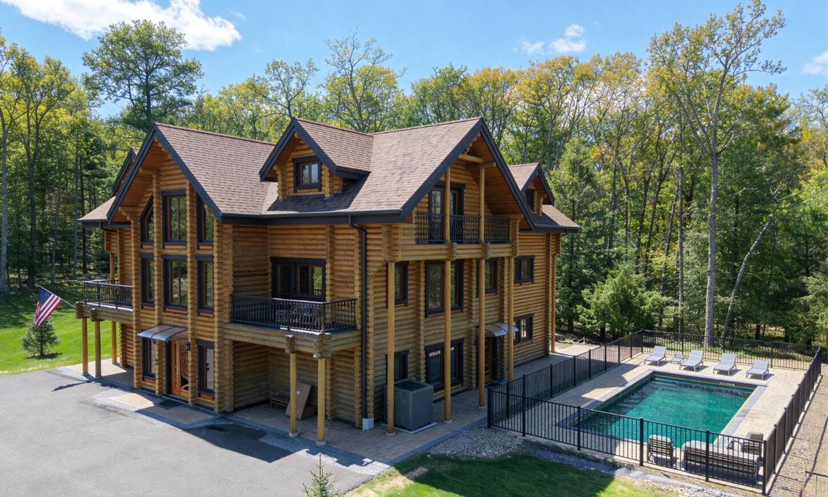 Henryville Ski Chalet | Pocono Log House Chalet, Outdoor Pool, Sauna, Hot tub, Pool Table