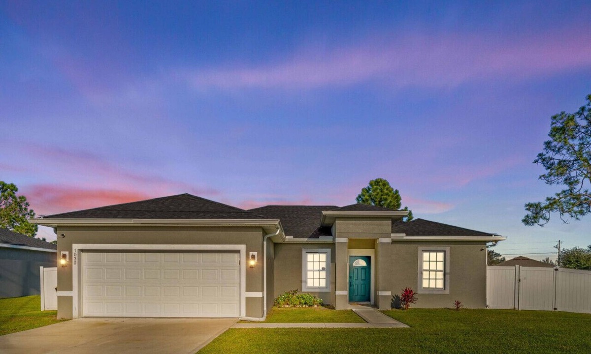 Haines City House | Poinciana Paradise: Family & Dog Friendly, Near Disney, Peaceful Retreat