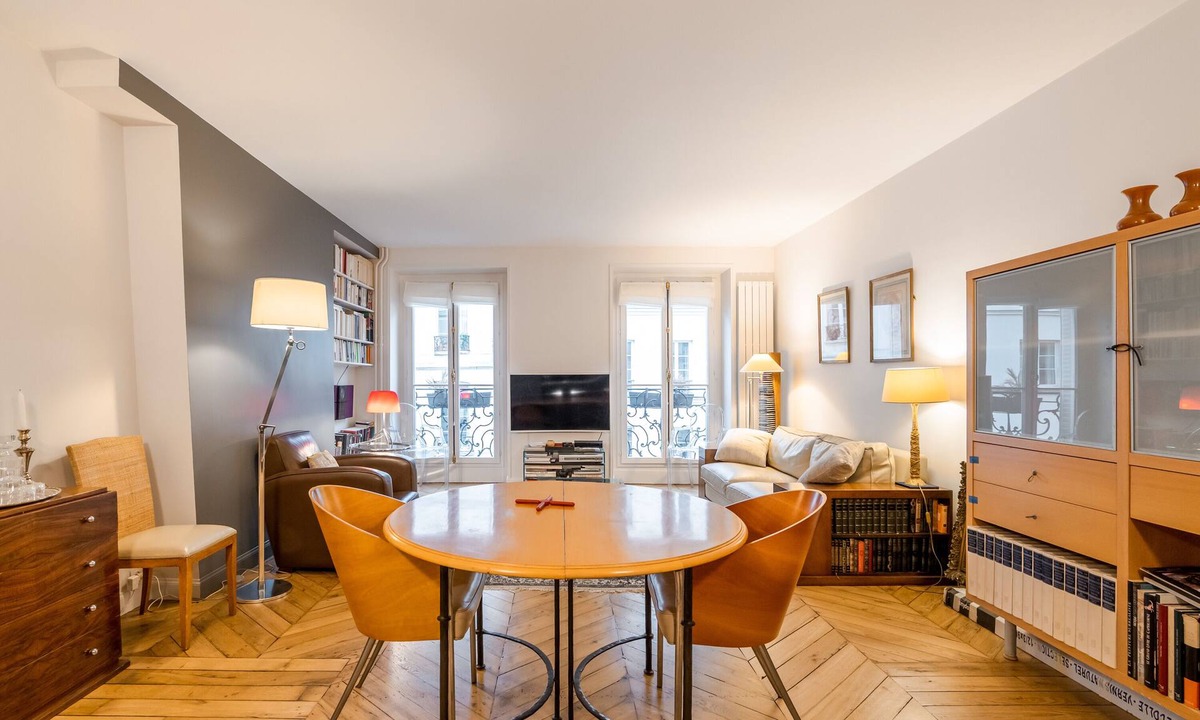 Les Halles Apartment | Pompidou Hideaway, by Veeve