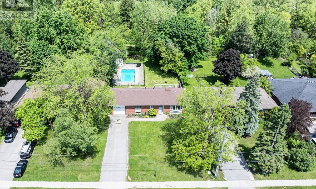 Richmond Hill House | POOL & Garden Oasis in Richmond Hill