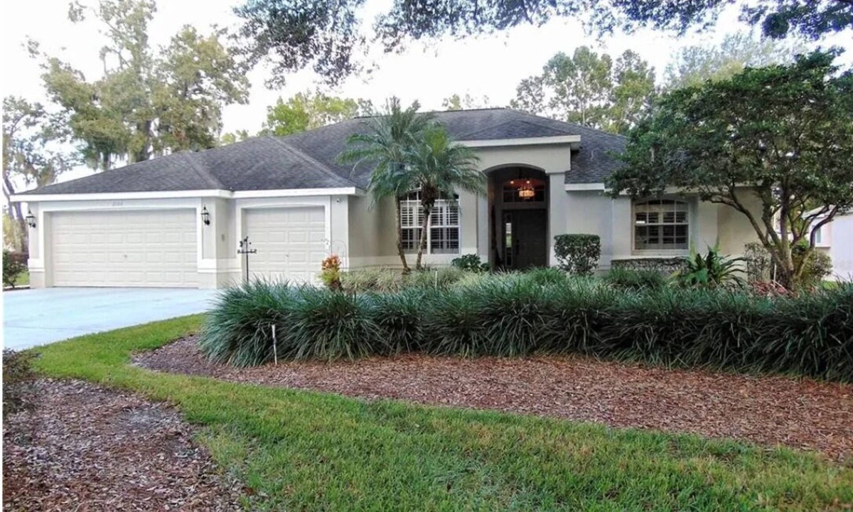 Plant City House | Pool House in Gated Community Close to TIA, Beaches, and Major Shopping King bed