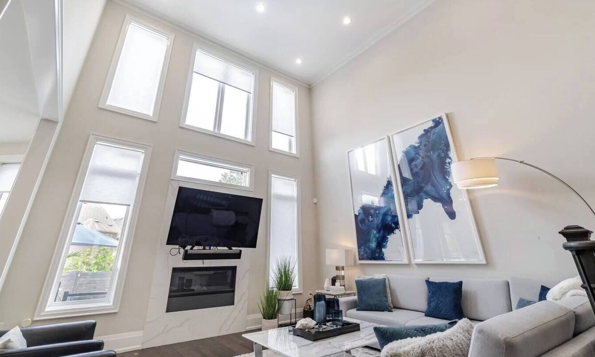 Meadowvale Village House | Poolside Perfection, Culinary Delight