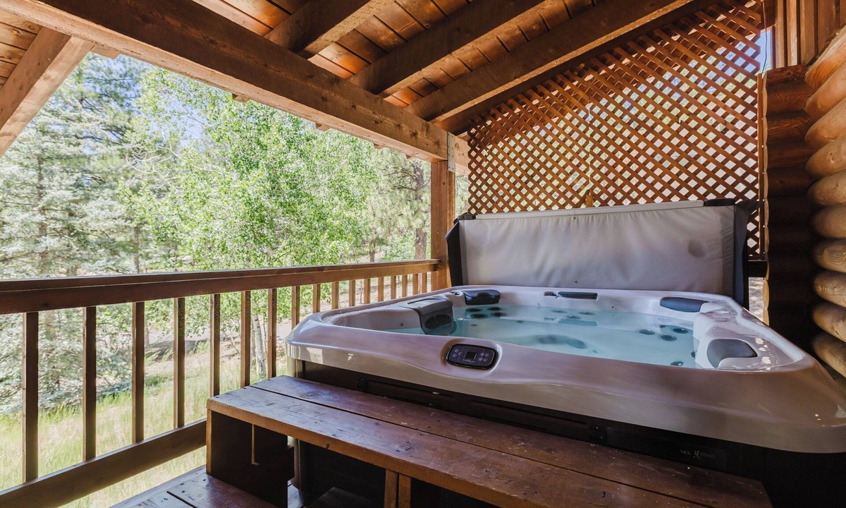 Pagosa Springs Cabin | Popular Log Home. Perfect for Family Getaway! Close to Town. Hot Tub.