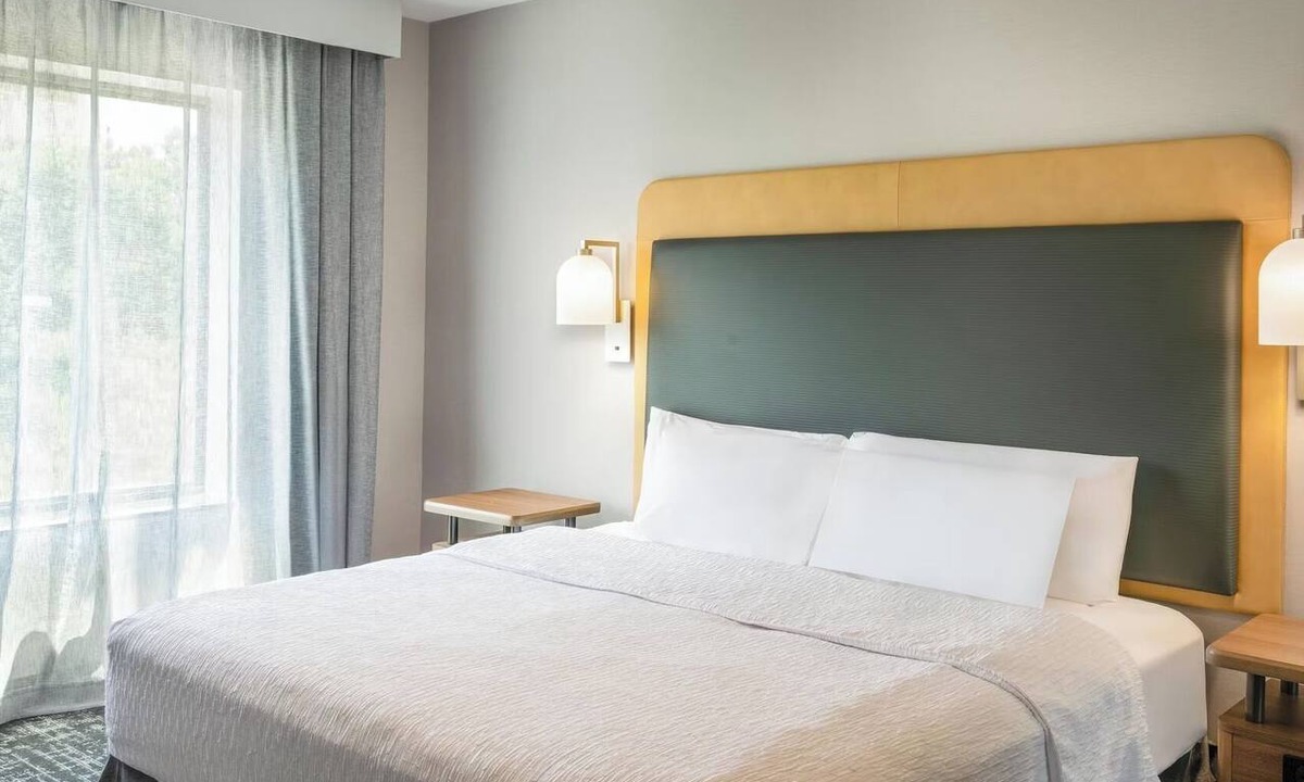 Canonsburg Hotel | Premium 1BR King Suite Ideal for Extended Stays Near Corporate Centers