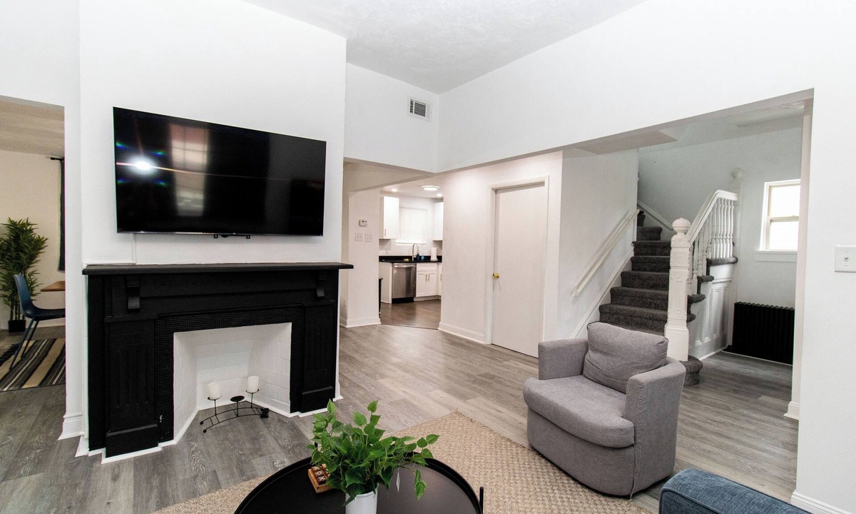 Greenfield House | Prime 5-Bed: Hot Tub, PITT, CMU, Schenley Park
