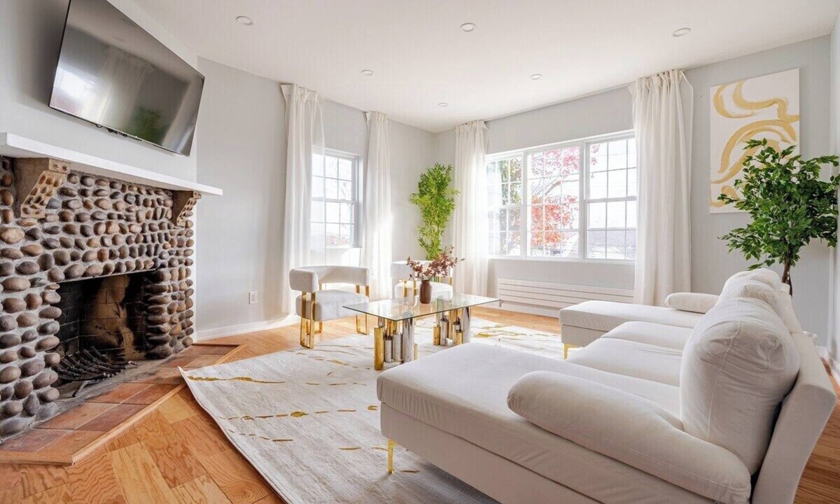 Southeast Yonkers House | Prime Luxury NYC - Balcony & Wood-Burning Fireplace