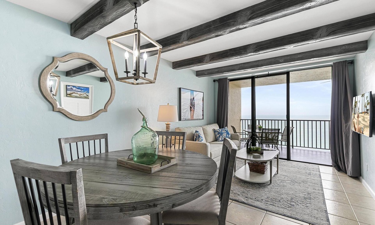 Marco Island Condo | Pristine Cozy Beachfront Penthouse Condo SW1702: Full Reno-best location