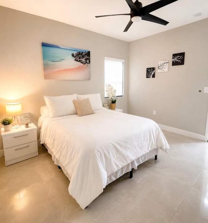 Hollywood House | Private Bedroom in Hollywood