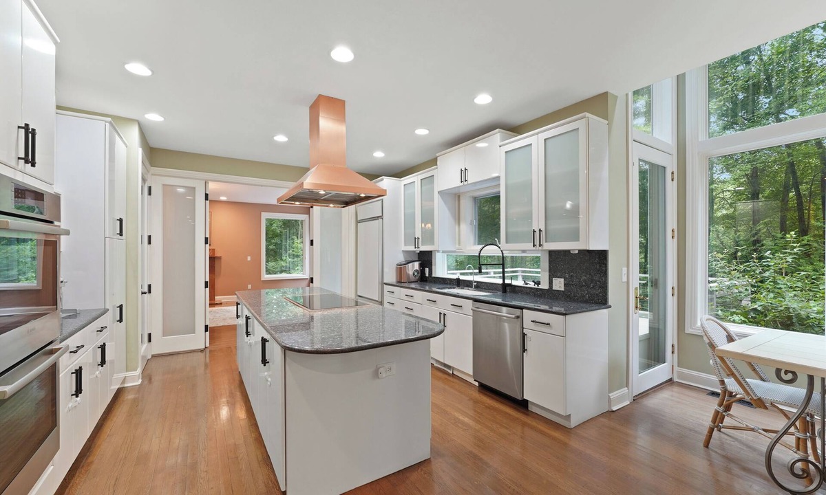 North Stamford House | Private estate in North Stamford on natural preserve