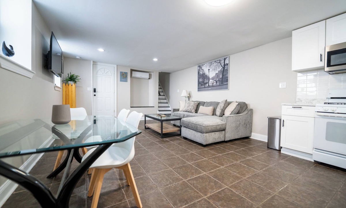 Fairmount Apartment | Private Parking+Prime Location-Amazing Apartment