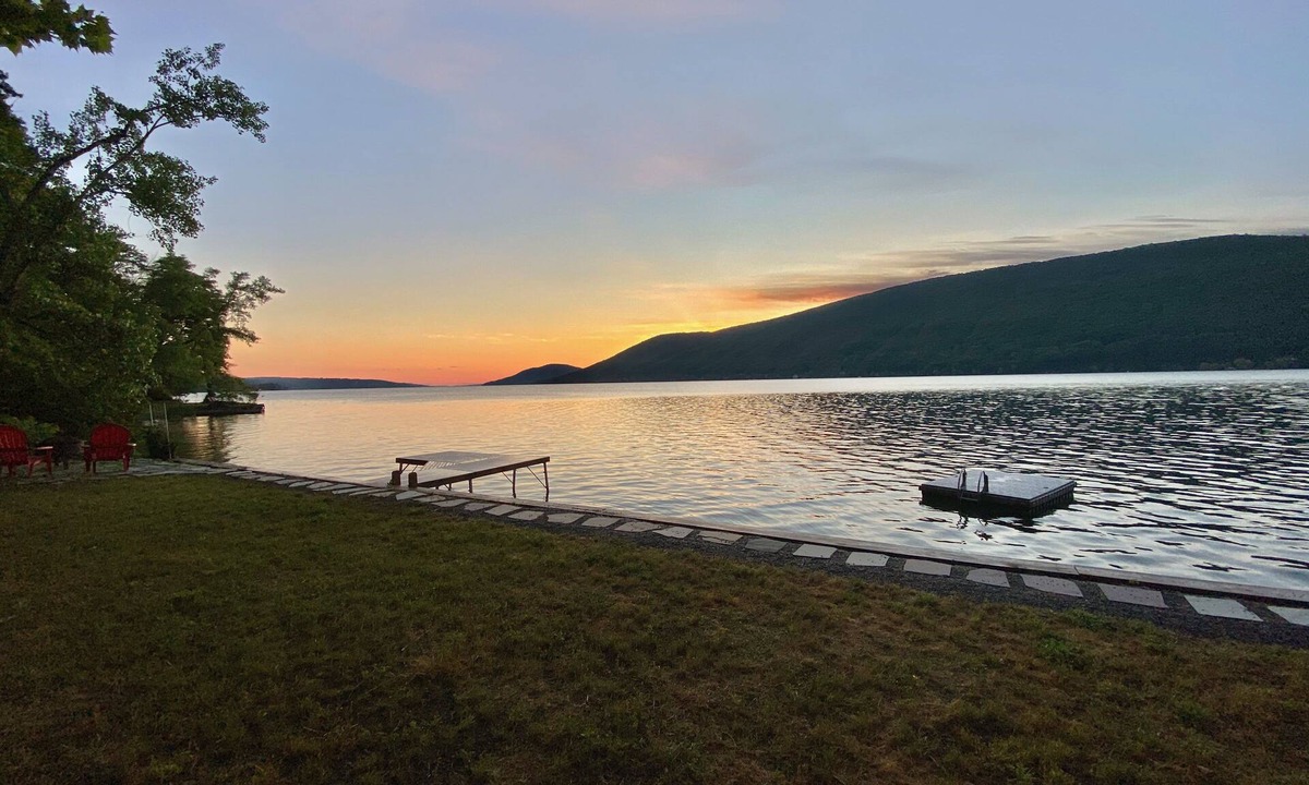Naples Cottage | Private! Unique Lake Front Cottage. Heron Cove Sanctuary, Beauty & Peace!