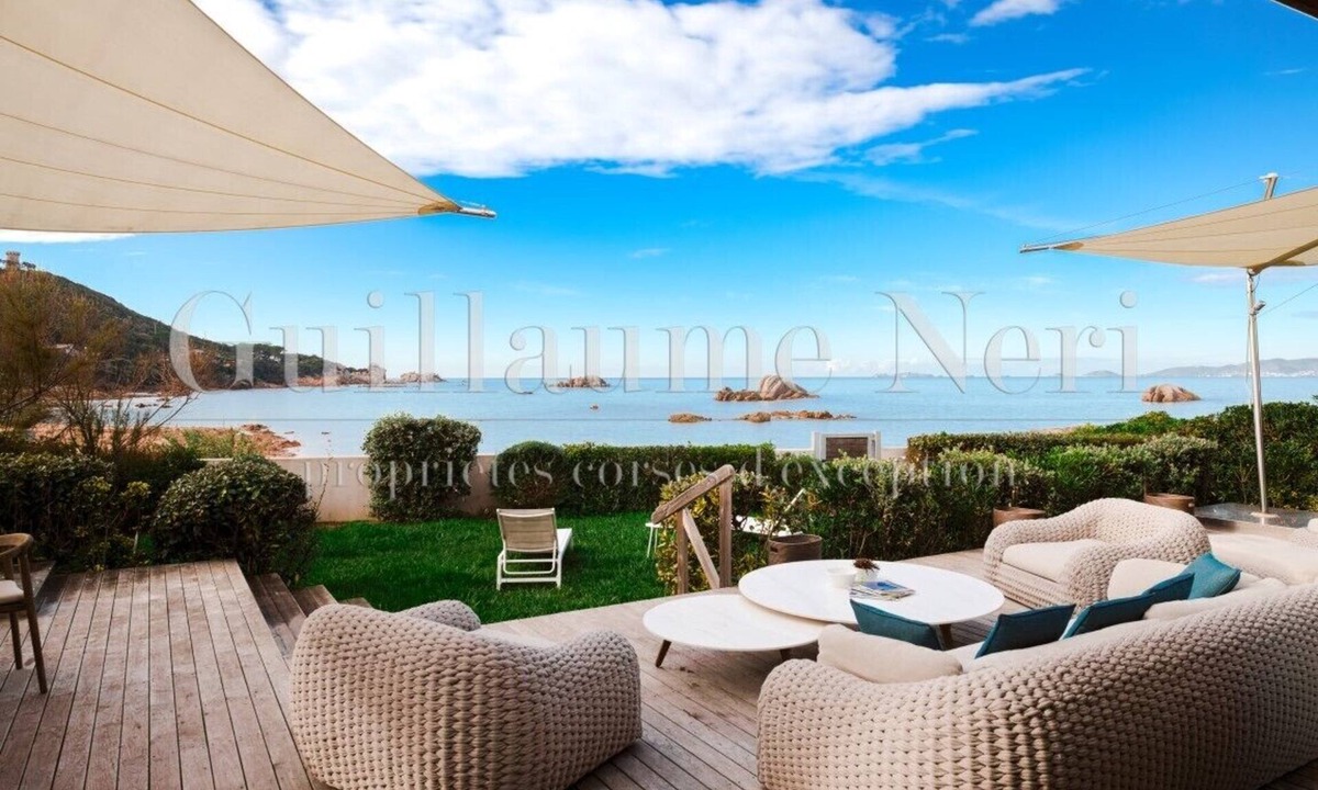 Isolella Villa | * PROMO SEPTEMBER * Sublime villa in Isolella feet in the water