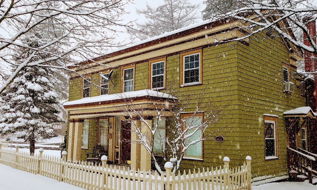 Wellsboro House | Quaint & Cozy Guest House on Main St., park & walk downtown, Wi-Fi available.