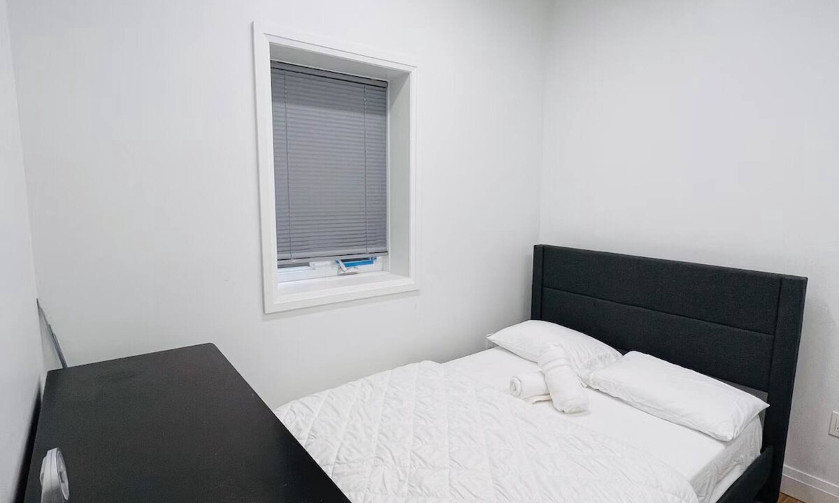 Oakridge House | Quiet Comfort Space in Cheap Price