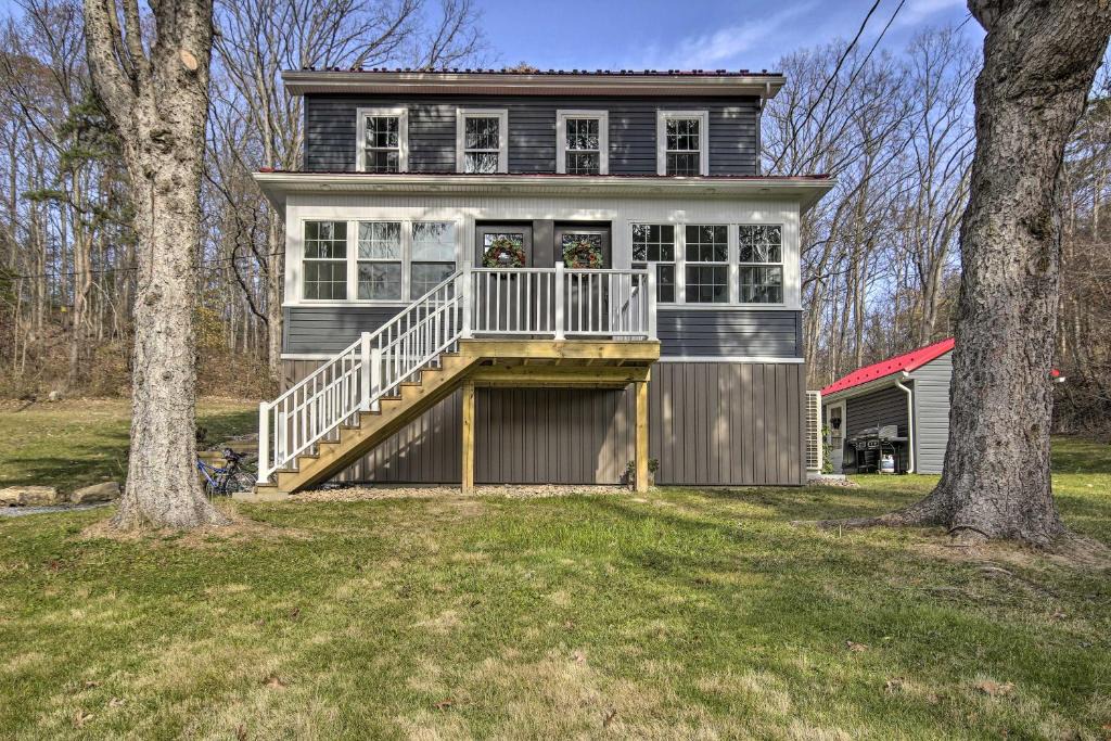 James Creek House | Quiet Escape w/Hot Tub, 5 Miles to Raystown Lake!