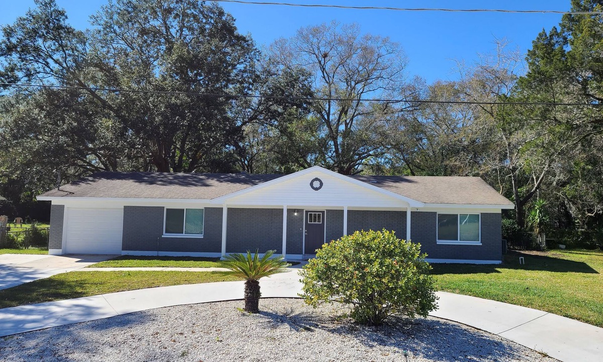Lake Magdalene House | Quiet Neighborhood and close to all Tampa offers