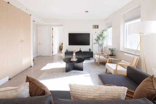 Central New York City Apartment | RARE Luxurious Apartment 1 Block From Time Square