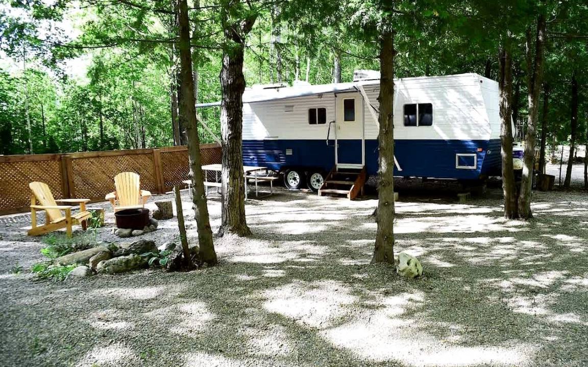 Miller Lake RV Rental | Recreational vehicle (RV) ∙ 1 bedroom ∙ 4 guests