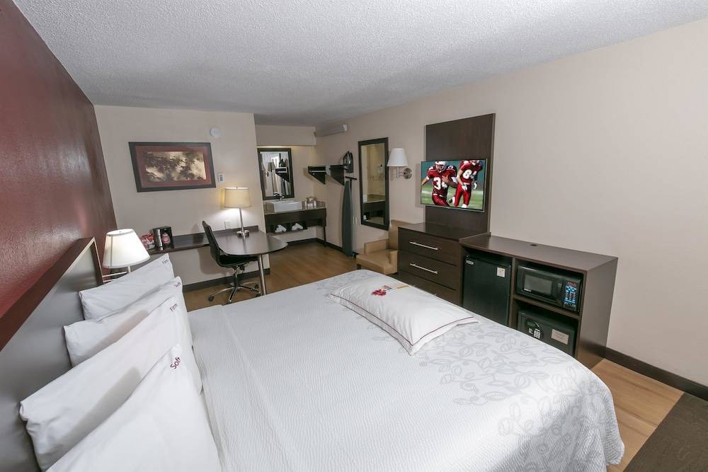 South Hills Hotel | Red Roof Inn PLUS Pittsburgh South - Airport