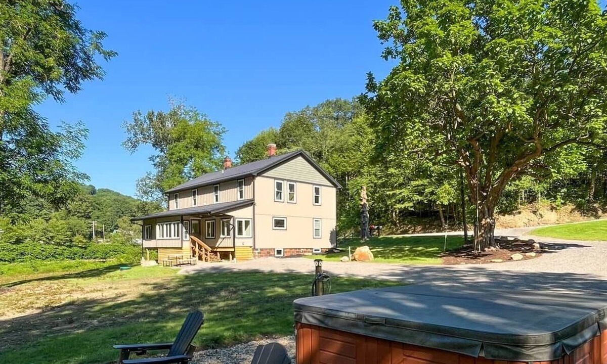 Climax House | Redbank Retreat Waterfront Hot Tub Fire Pit
