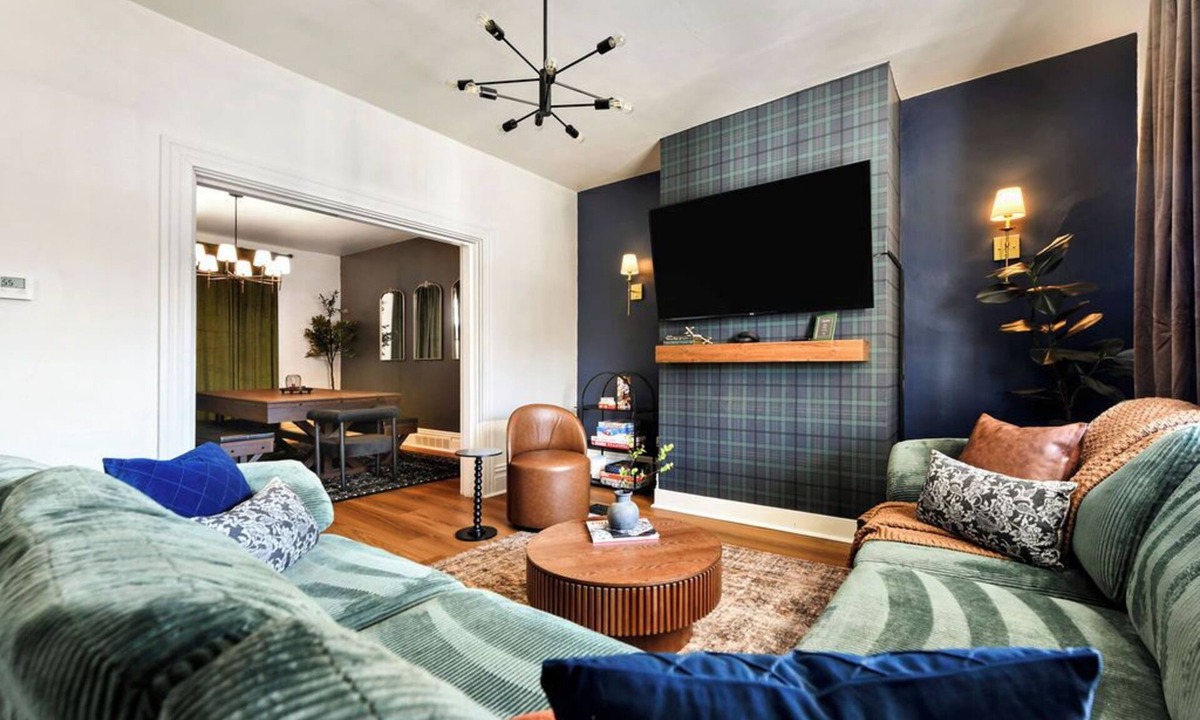 Brighton Heights House | Regal Bricks -Family Friendly + Full Sized Pool Table + Game Room